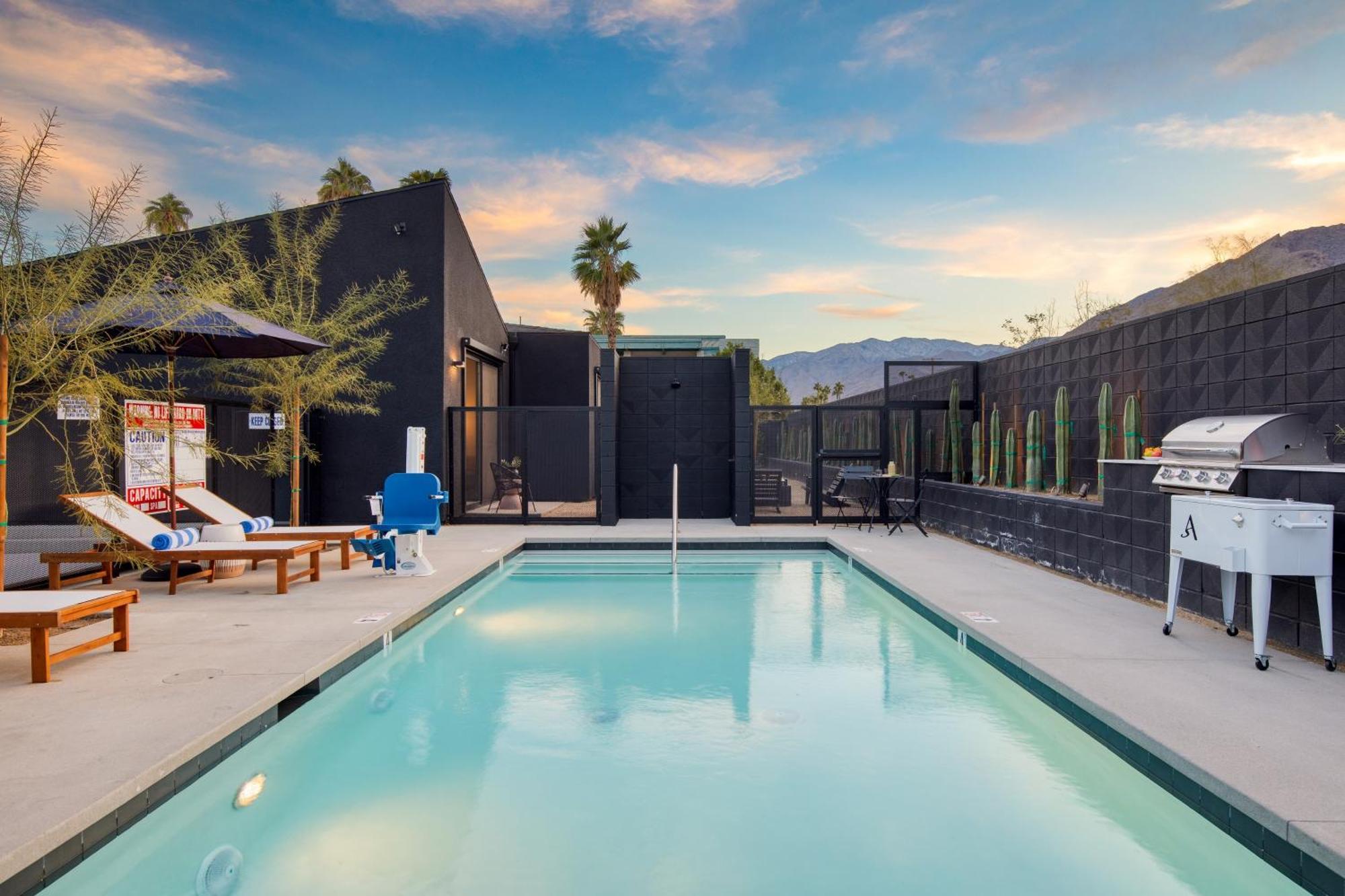 Blackhaus By Avantstay Ada Modern Rooms, Pool & Bbq Palm Springs Ngoại thất bức ảnh